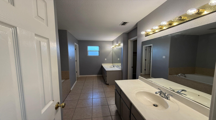 106 Jacales Ct, LAREDO, Texas 78045, 3 Bedrooms Bedrooms, 7 Rooms Rooms,2 BathroomsBathrooms,Residential,For Rent,106 Jacales Ct,20263387
