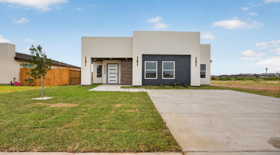 5006 Mariposa St., Laredo, Texas 78046, 3 Bedrooms Bedrooms, 5 Rooms Rooms,2 BathroomsBathrooms,Residential,For Sale,5006 Mariposa St.,20263390