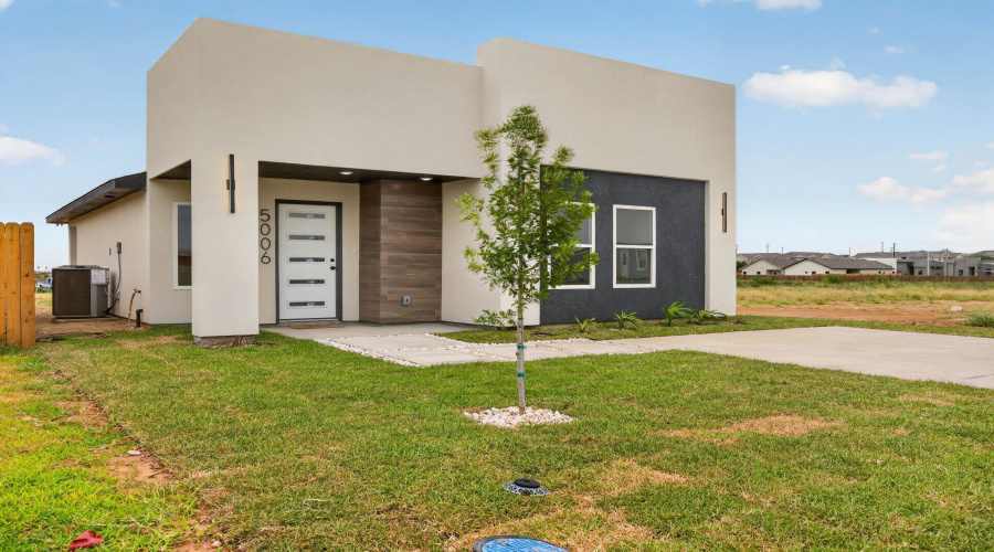 5006 Mariposa St., Laredo, Texas 78046, 3 Bedrooms Bedrooms, 5 Rooms Rooms,2 BathroomsBathrooms,Residential,For Sale,5006 Mariposa St.,20263390