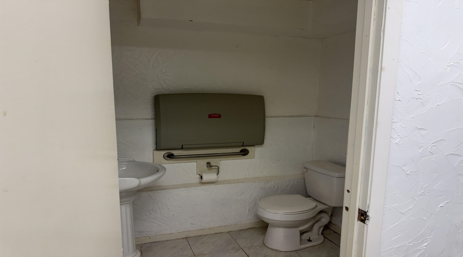 1019 San Bernardo Ave, Laredo, Texas 78040, 1 Room Rooms,4 BathroomsBathrooms,Commercial retail/office,For Sale,1019 San Bernardo Ave,20263392