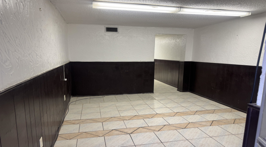 1019 San Bernardo Ave, Laredo, Texas 78040, 1 Room Rooms,4 BathroomsBathrooms,Commercial retail/office,For Sale,1019 San Bernardo Ave,20263392