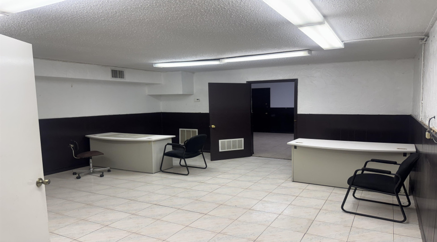 1019 San Bernardo Ave, Laredo, Texas 78040, 1 Room Rooms,4 BathroomsBathrooms,Commercial retail/office,For Sale,1019 San Bernardo Ave,20263392