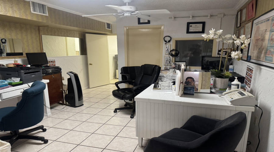 1019 San Bernardo Ave, Laredo, Texas 78040, 1 Room Rooms,4 BathroomsBathrooms,Commercial retail/office,For Sale,1019 San Bernardo Ave,20263392