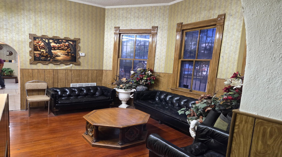 1019 San Bernardo Ave, Laredo, Texas 78040, 1 Room Rooms,4 BathroomsBathrooms,Commercial retail/office,For Sale,1019 San Bernardo Ave,20263392