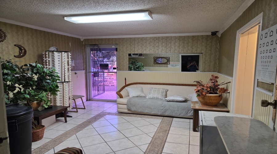 1019 San Bernardo Ave, Laredo, Texas 78040, 1 Room Rooms,4 BathroomsBathrooms,Commercial retail/office,For Sale,1019 San Bernardo Ave,20263392