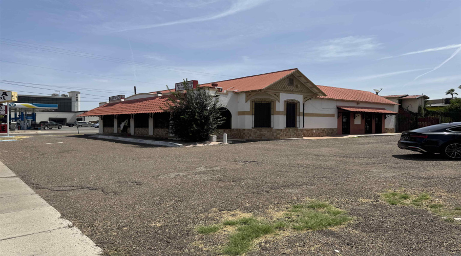 1019 San Bernardo Ave, Laredo, Texas 78040, 1 Room Rooms,4 BathroomsBathrooms,Commercial retail/office,For Sale,1019 San Bernardo Ave,20263392