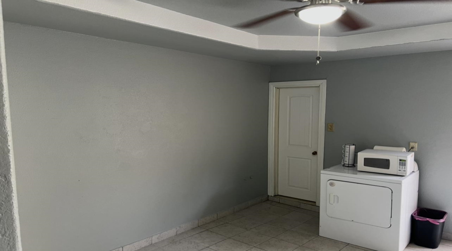 211 Rio Bravo Dr, Laredo, Texas 78041, 5 Bedrooms Bedrooms, 7 Rooms Rooms,3 BathroomsBathrooms,Residential,For Sale,211 Rio Bravo Dr,20263399
