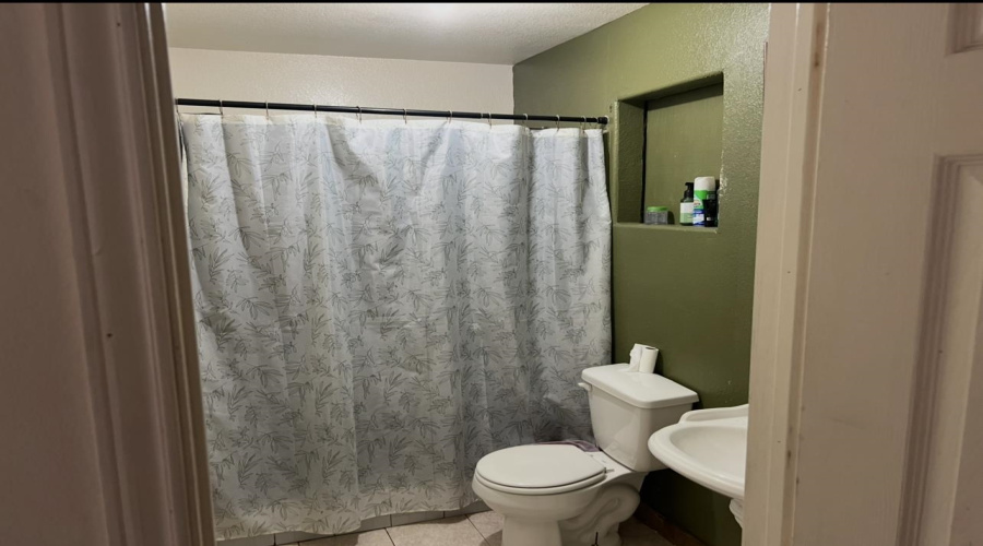 211 Rio Bravo Dr, Laredo, Texas 78041, 5 Bedrooms Bedrooms, 7 Rooms Rooms,3 BathroomsBathrooms,Residential,For Sale,211 Rio Bravo Dr,20263399
