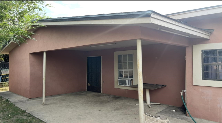 211 Rio Bravo Dr, Laredo, Texas 78041, 5 Bedrooms Bedrooms, 7 Rooms Rooms,3 BathroomsBathrooms,Residential,For Sale,211 Rio Bravo Dr,20263399