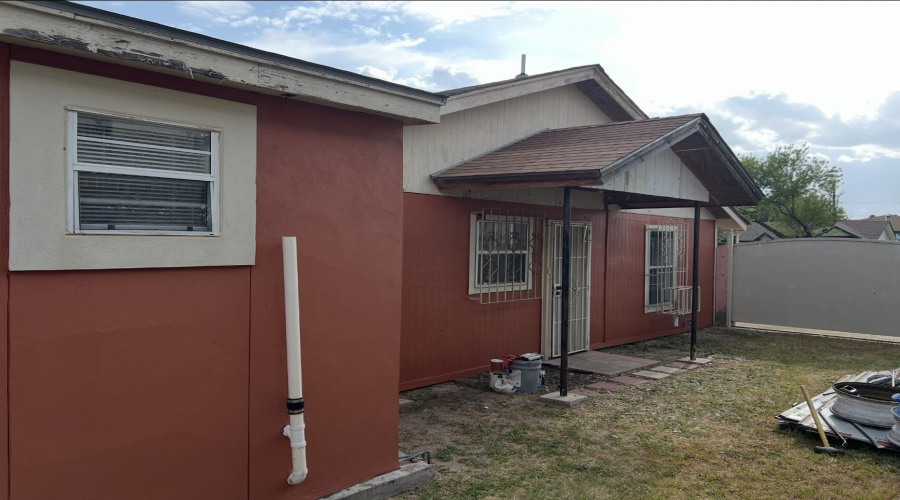211 Rio Bravo Dr, Laredo, Texas 78041, 5 Bedrooms Bedrooms, 7 Rooms Rooms,3 BathroomsBathrooms,Residential,For Sale,211 Rio Bravo Dr,20263399