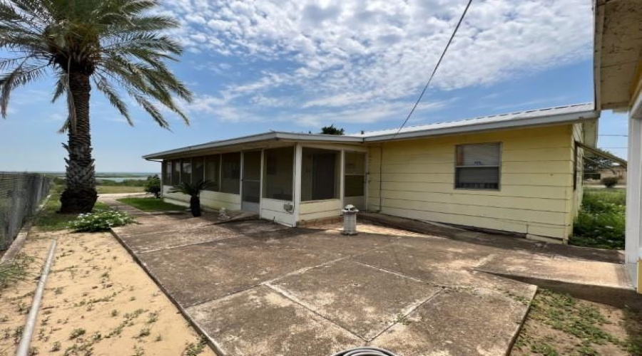 5117 Siesta Ln, Zapata, Texas 78076, 3 Bedrooms Bedrooms, 6 Rooms Rooms,2 BathroomsBathrooms,Residential,For Sale,5117 Siesta Ln,20250277