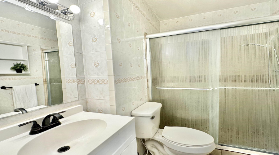 223 Maguey Dr, Laredo, Texas 78041-0000, 3 Bedrooms Bedrooms, 5 Rooms Rooms,1 BathroomBathrooms,Residential,For Sale,223 Maguey Dr,20263407