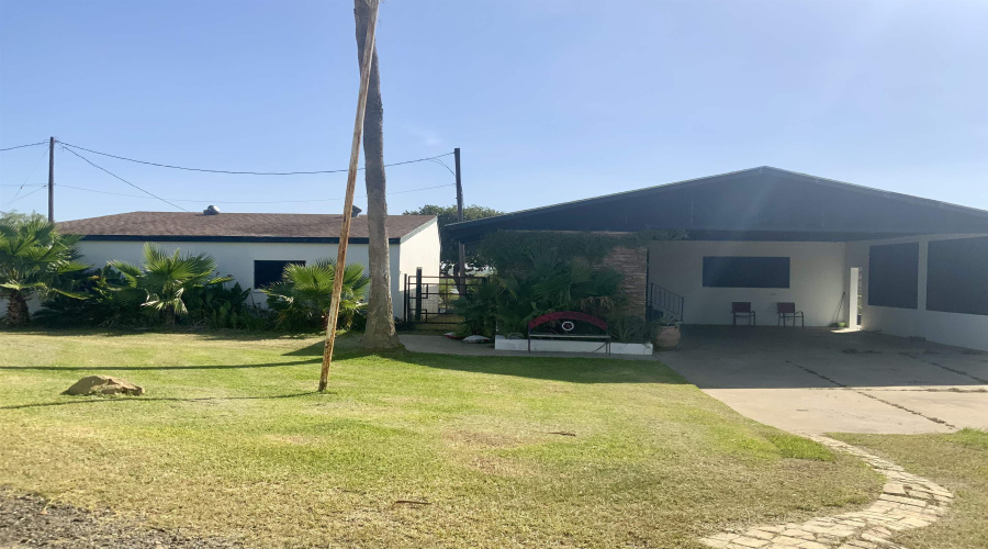 322 Military Rd, Zapata, Texas 78076, 5 Bedrooms Bedrooms, 9 Rooms Rooms,3 BathroomsBathrooms,Residential,For Sale,322 Military Rd,20263409