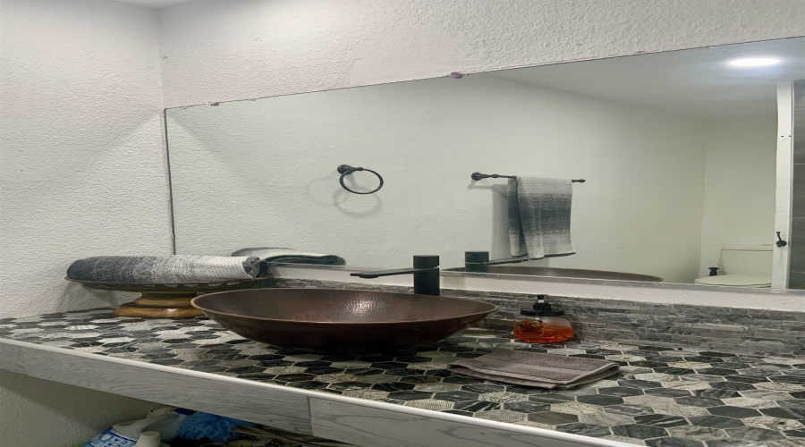 322 Military Rd, Zapata, Texas 78076, 5 Bedrooms Bedrooms, 9 Rooms Rooms,3 BathroomsBathrooms,Residential,For Sale,322 Military Rd,20263409
