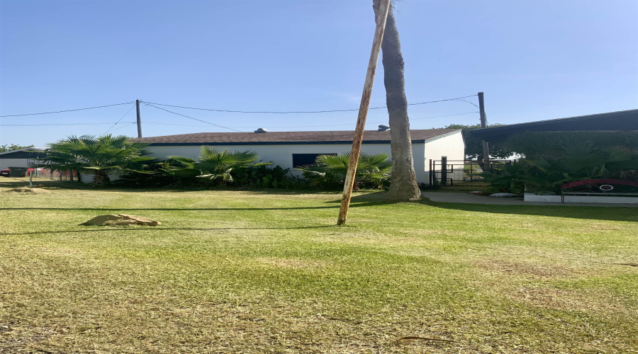 322 Military Rd, Zapata, Texas 78076, 5 Bedrooms Bedrooms, 9 Rooms Rooms,3 BathroomsBathrooms,Residential,For Sale,322 Military Rd,20263409