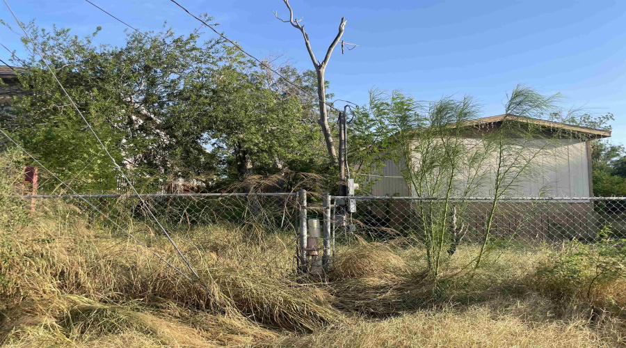 1319 Philadelphia St, Laredo, Texas 78041, 3 Bedrooms Bedrooms, 5 Rooms Rooms,2 BathroomsBathrooms,Residential,For Sale,1319 Philadelphia St,20263410