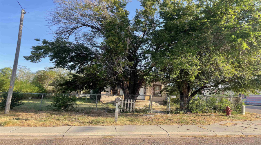 1319 Philadelphia St, Laredo, Texas 78041, 3 Bedrooms Bedrooms, 5 Rooms Rooms,2 BathroomsBathrooms,Residential,For Sale,1319 Philadelphia St,20263410
