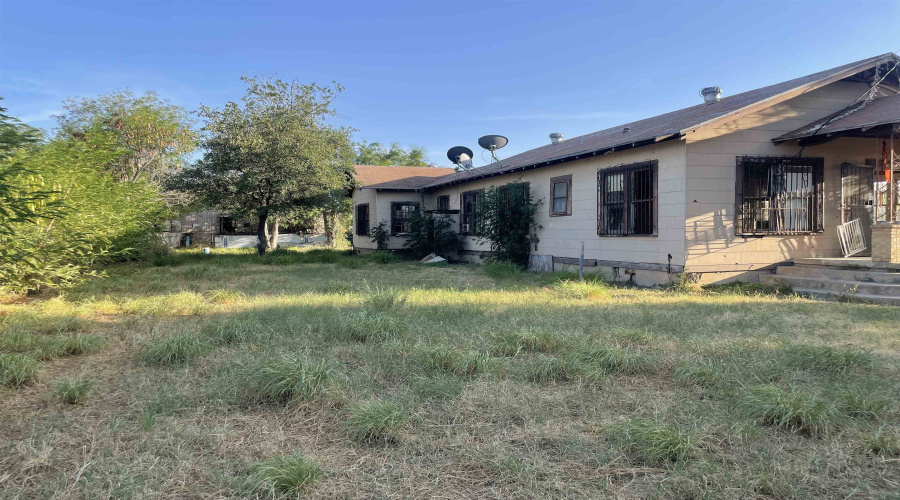 1319 Philadelphia St, Laredo, Texas 78041, 3 Bedrooms Bedrooms, 5 Rooms Rooms,2 BathroomsBathrooms,Residential,For Sale,1319 Philadelphia St,20263410