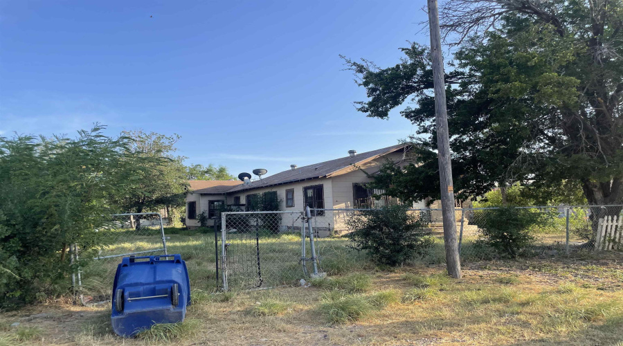 1319 Philadelphia St, Laredo, Texas 78041, 3 Bedrooms Bedrooms, 5 Rooms Rooms,2 BathroomsBathrooms,Residential,For Sale,1319 Philadelphia St,20263410