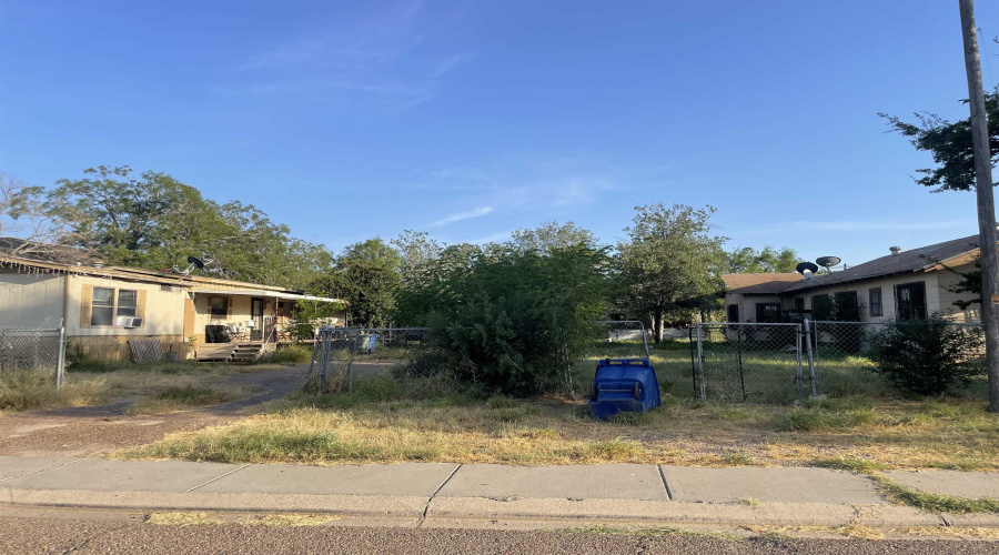 1319 Philadelphia St, Laredo, Texas 78041, 3 Bedrooms Bedrooms, 5 Rooms Rooms,2 BathroomsBathrooms,Residential,For Sale,1319 Philadelphia St,20263410