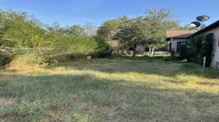 1319 Philadelphia St, Laredo, Texas 78041, 3 Bedrooms Bedrooms, 5 Rooms Rooms,2 BathroomsBathrooms,Residential,For Sale,1319 Philadelphia St,20263410