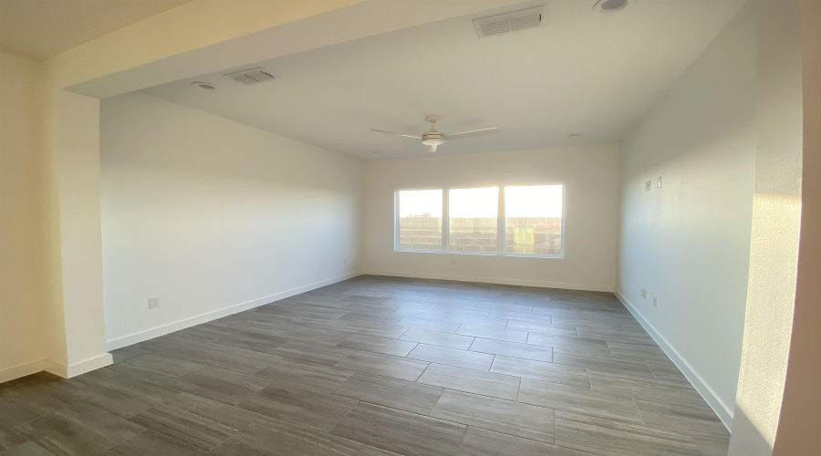 512 Deer Path Loop, Laredo, Texas 78045, 3 Bedrooms Bedrooms, 7 Rooms Rooms,2 BathroomsBathrooms,Residential,For Rent,512 Deer Path Loop,20263411