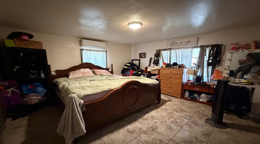 1705 Marion St, Laredo, Texas 78043, 4 Bedrooms Bedrooms, 7 Rooms Rooms,2 BathroomsBathrooms,Residential,For Sale,1705 Marion St,20263414