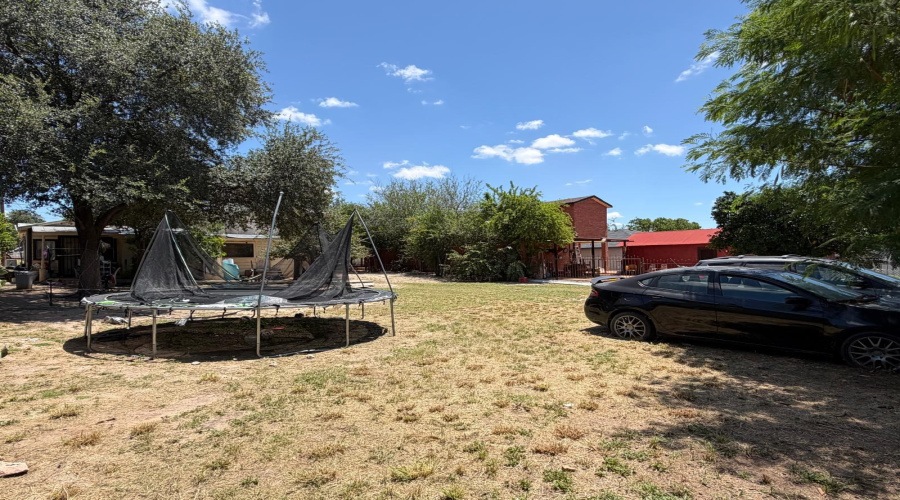 1705 Marion St, Laredo, Texas 78043, 4 Bedrooms Bedrooms, 7 Rooms Rooms,2 BathroomsBathrooms,Residential,For Sale,1705 Marion St,20263414