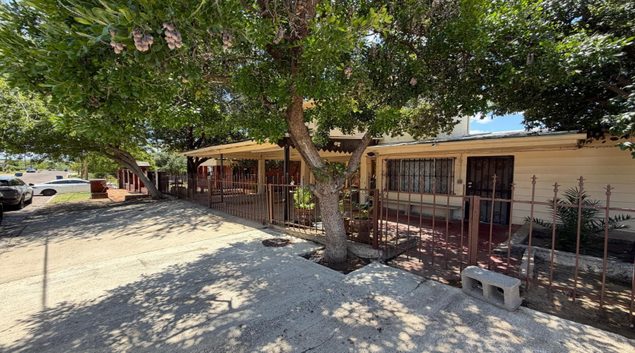1705 Marion St, Laredo, Texas 78043, 4 Bedrooms Bedrooms, 7 Rooms Rooms,2 BathroomsBathrooms,Residential,For Sale,1705 Marion St,20263414