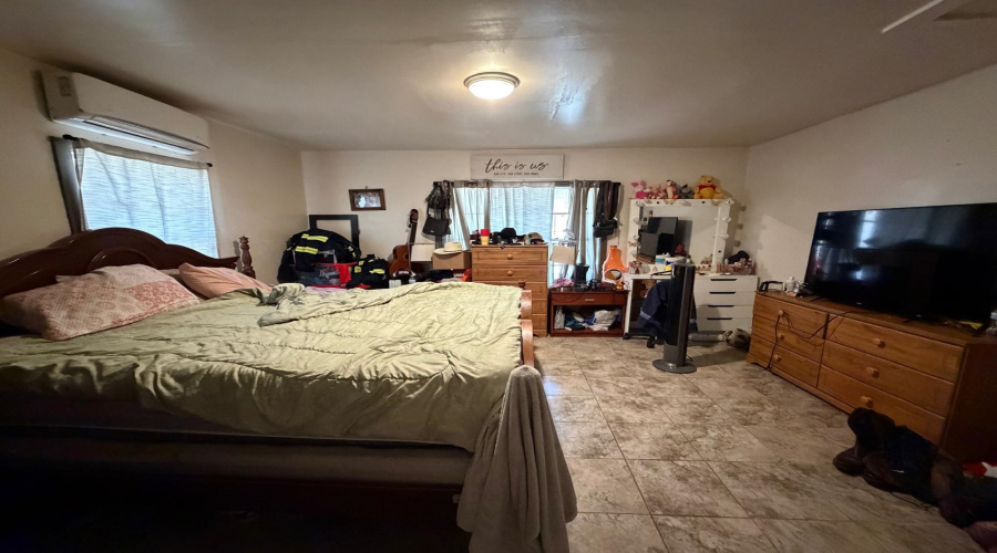 1705 Marion St, Laredo, Texas 78043, 4 Bedrooms Bedrooms, 7 Rooms Rooms,2 BathroomsBathrooms,Residential,For Sale,1705 Marion St,20263414