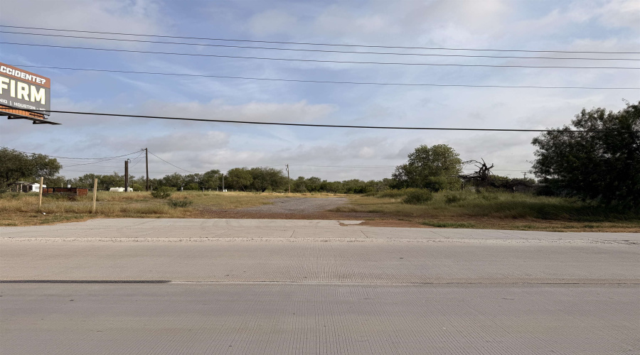179 N IH-35, Cotulla, Texas 78014, ,Land,For Sale,179 N IH-35,20263417