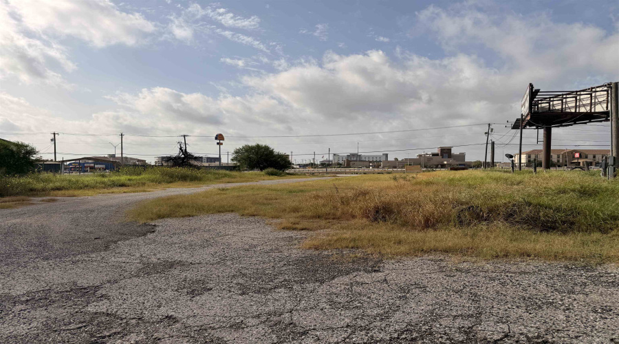 179 N IH-35, Cotulla, Texas 78014, ,Land,For Sale,179 N IH-35,20263417