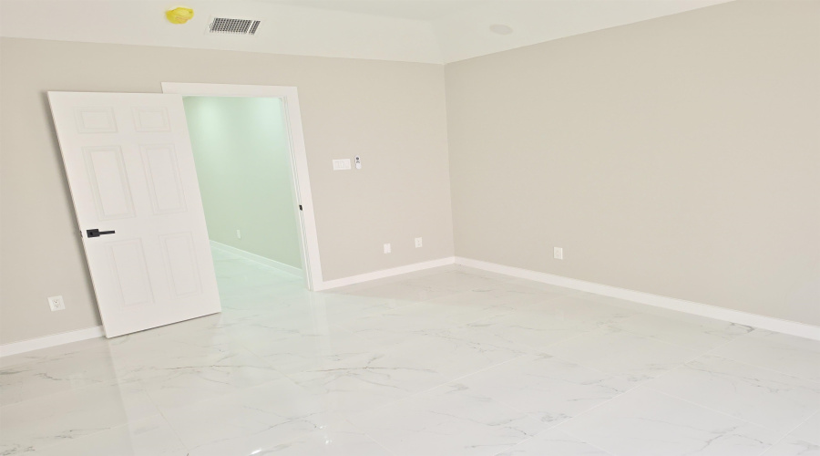 3706 Pine St, Laredo, Texas 78046, 3 Bedrooms Bedrooms, 6 Rooms Rooms,2 BathroomsBathrooms,Residential,For Sale,3706 Pine St,20263420