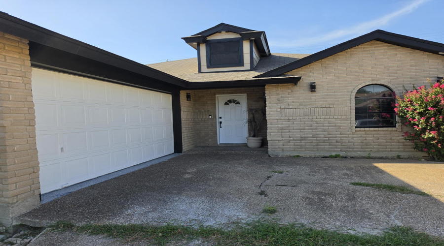 3706 Pine St, Laredo, Texas 78046, 3 Bedrooms Bedrooms, 6 Rooms Rooms,2 BathroomsBathrooms,Residential,For Sale,3706 Pine St,20263420