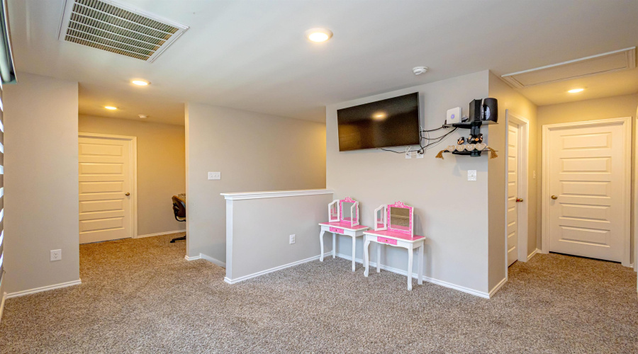 4215 Lorisa, Laredo, Texas 78046, 3 Bedrooms Bedrooms, 6 Rooms Rooms,2 BathroomsBathrooms,Residential,For Sale,4215 Lorisa,20263423