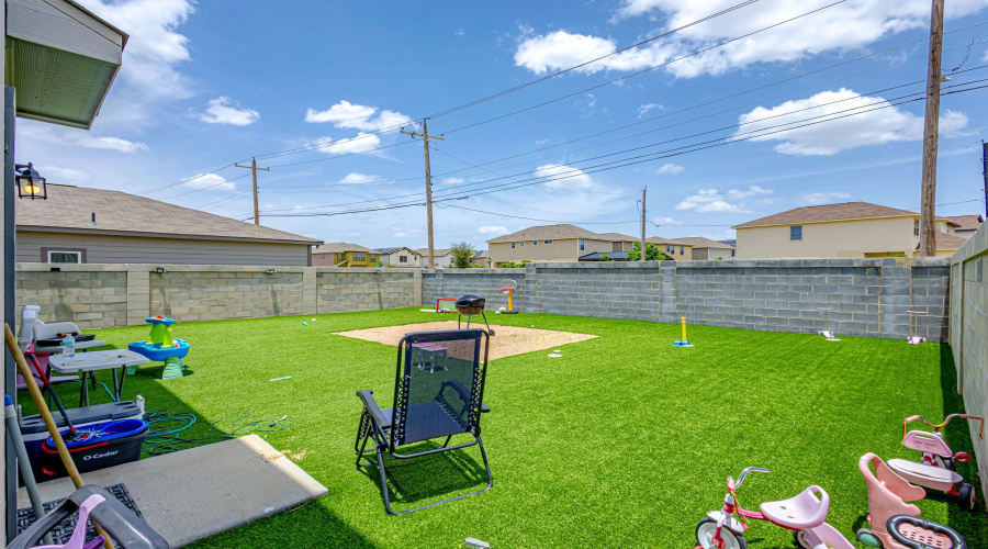 4215 Lorisa, Laredo, Texas 78046, 3 Bedrooms Bedrooms, 6 Rooms Rooms,2 BathroomsBathrooms,Residential,For Sale,4215 Lorisa,20263423