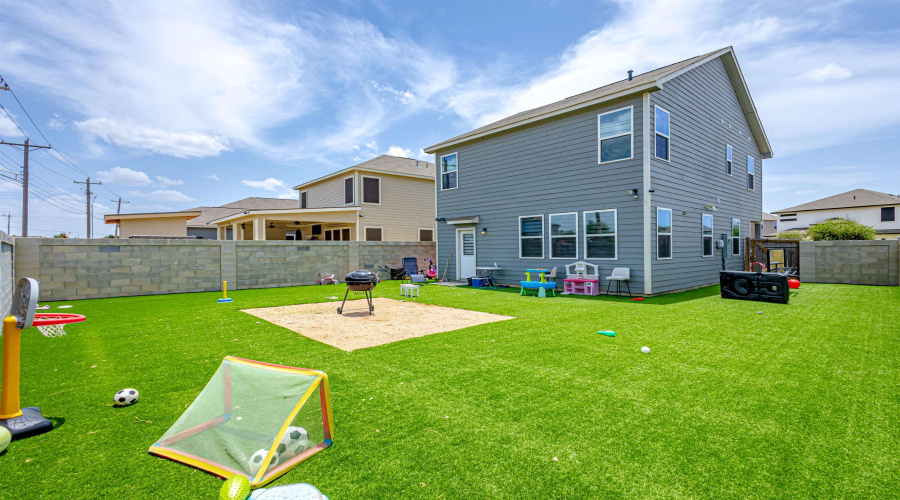 4215 Lorisa, Laredo, Texas 78046, 3 Bedrooms Bedrooms, 6 Rooms Rooms,2 BathroomsBathrooms,Residential,For Sale,4215 Lorisa,20263423