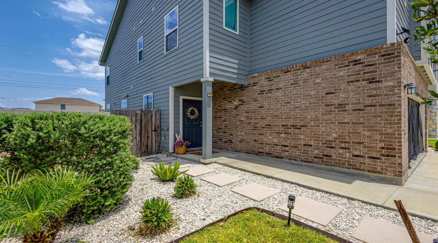 4215 Lorisa, Laredo, Texas 78046, 3 Bedrooms Bedrooms, 6 Rooms Rooms,2 BathroomsBathrooms,Residential,For Sale,4215 Lorisa,20263423