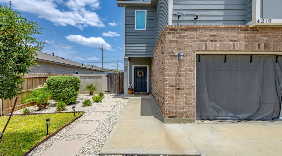 4215 Lorisa, Laredo, Texas 78046, 3 Bedrooms Bedrooms, 6 Rooms Rooms,2 BathroomsBathrooms,Residential,For Sale,4215 Lorisa,20263423
