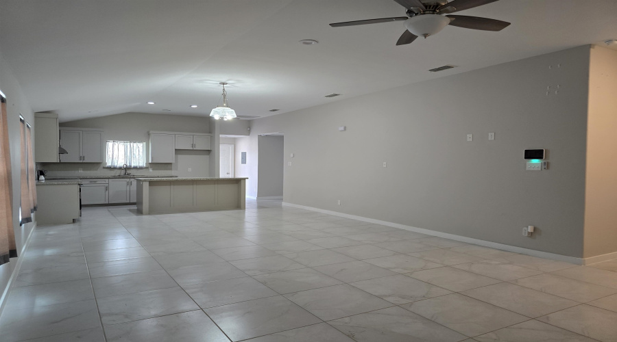 7108 El Meson Dr, Laredo, Texas 78043-2296, 3 Bedrooms Bedrooms, 5 Rooms Rooms,2 BathroomsBathrooms,Residential,For Rent,7108 El Meson Dr,20263424