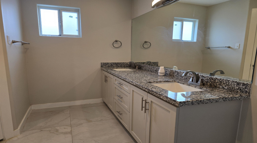 7108 El Meson Dr, Laredo, Texas 78043-2296, 3 Bedrooms Bedrooms, 5 Rooms Rooms,2 BathroomsBathrooms,Residential,For Rent,7108 El Meson Dr,20263424