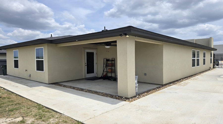 7108 El Meson Dr, Laredo, Texas 78043-2296, 3 Bedrooms Bedrooms, 5 Rooms Rooms,2 BathroomsBathrooms,Residential,For Rent,7108 El Meson Dr,20263424