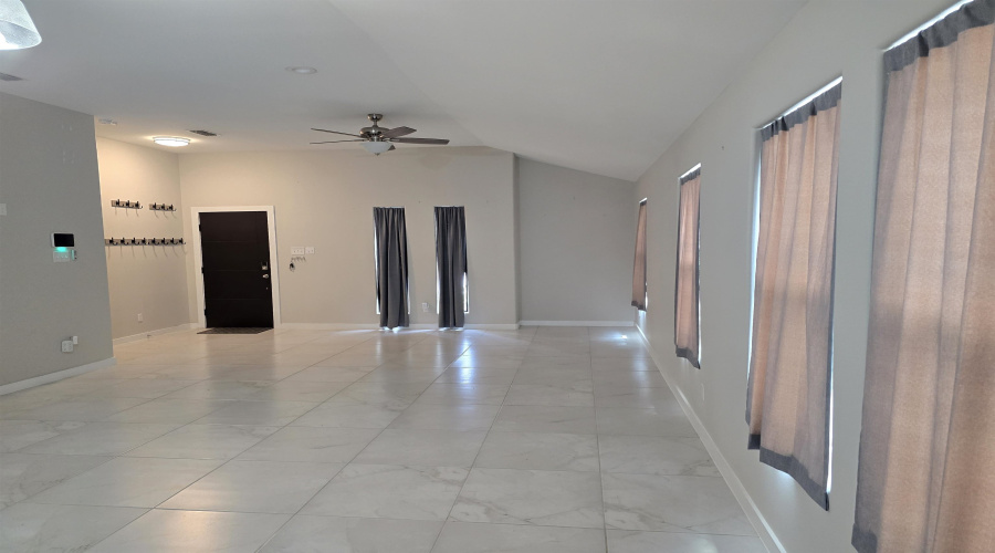 7108 El Meson Dr, Laredo, Texas 78043-2296, 3 Bedrooms Bedrooms, 5 Rooms Rooms,2 BathroomsBathrooms,Residential,For Rent,7108 El Meson Dr,20263424