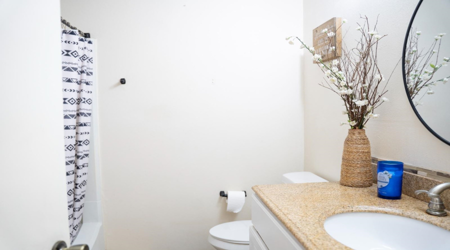 101 W Del Mar Blvd, Laredo, Texas 78041, 3 Bedrooms Bedrooms, 5 Rooms Rooms,2 BathroomsBathrooms,Residential,For Rent,101 W Del Mar Blvd,20263426