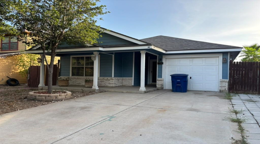 17414 College Port Dr, Laredo, Texas 78045, 3 Bedrooms Bedrooms, 5 Rooms Rooms,2 BathroomsBathrooms,Residential,For Sale,17414 College Port Dr,20263432