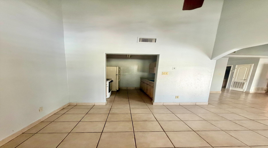 1752 Tiara Trl, Laredo, Texas 78045, 2 Bedrooms Bedrooms, 5 Rooms Rooms,2 BathroomsBathrooms,Residential,For Sale,1752 Tiara Trl,20263452