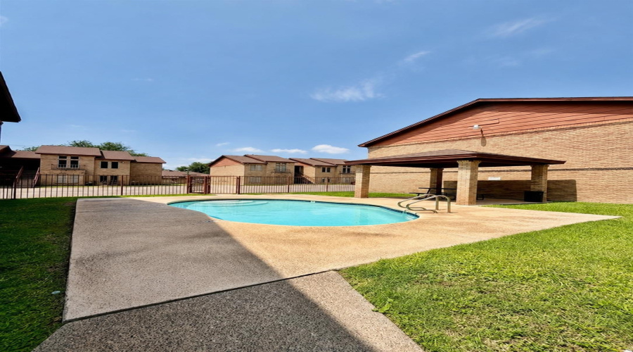 1752 Tiara Trl, Laredo, Texas 78045, 2 Bedrooms Bedrooms, 5 Rooms Rooms,2 BathroomsBathrooms,Residential,For Sale,1752 Tiara Trl,20263452