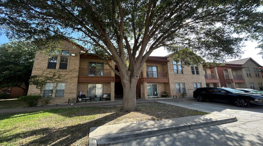 1752 Tiara Trl, Laredo, Texas 78045, 2 Bedrooms Bedrooms, 5 Rooms Rooms,2 BathroomsBathrooms,Residential,For Sale,1752 Tiara Trl,20263452