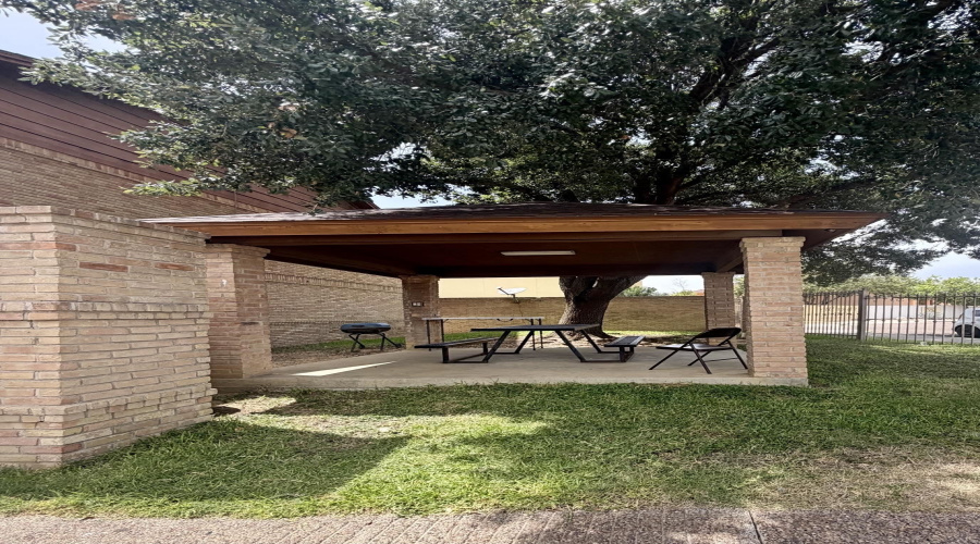 1752 Tiara Trl, Laredo, Texas 78045, 2 Bedrooms Bedrooms, 5 Rooms Rooms,2 BathroomsBathrooms,Residential,For Sale,1752 Tiara Trl,20263452