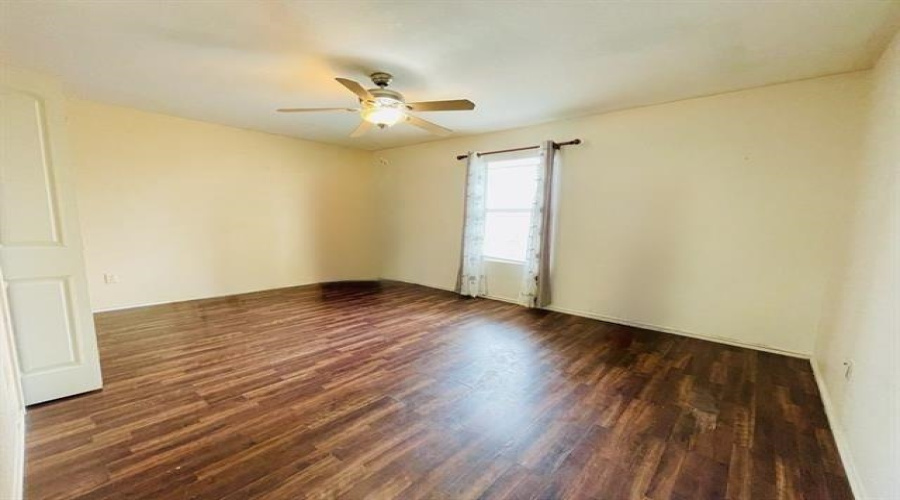 3212 Saint Kathryn Lp, LAREDO, Texas 78046, 5 Bedrooms Bedrooms, 8 Rooms Rooms,2 BathroomsBathrooms,Residential,For Sale,3212 Saint Kathryn Lp,20263453